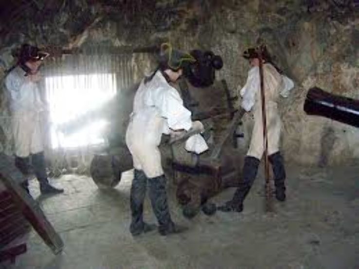 Great Siege Tunnels Trip Packages